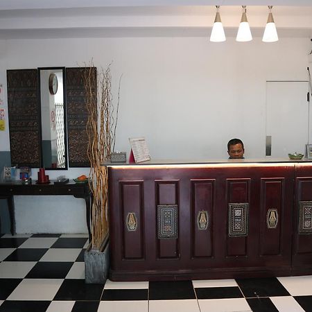 Tator Hotel Jakarta Exteriör bild